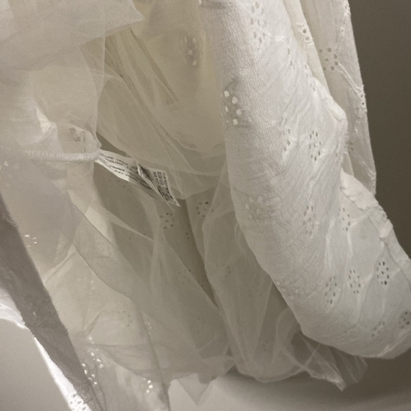 WHITE EYELET BACKLESS TIERED FLOWY FEMININE DRESS MAIDEN MILKMAID HOMESTEAD - Picture 12 of 15